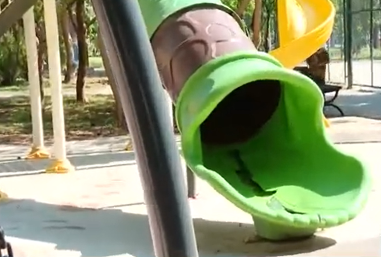 Bakıda 4 il qabaq salınan parkda uşaqlar üçün TƏHLÜKƏ – VİDEO