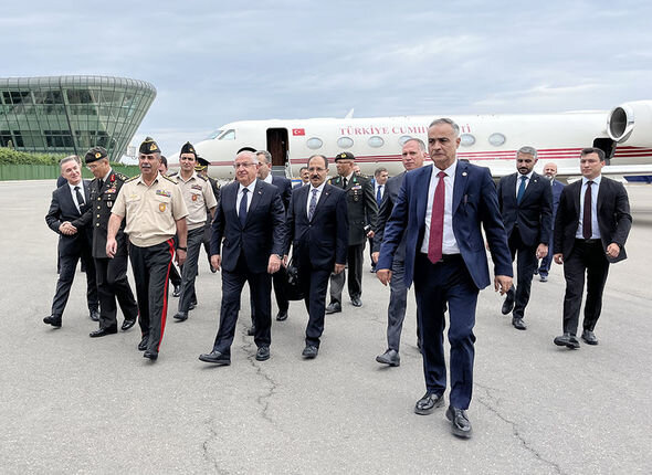 Türkiyənin milli müdafiə naziri Bakıya gəlib - FOTO