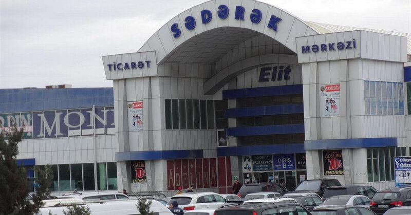 "Sədərək" ticarət mərkəzində yanğın olub