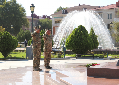 Hərbi prokuror Naxçıvanda hərbçilərlə görüşüb