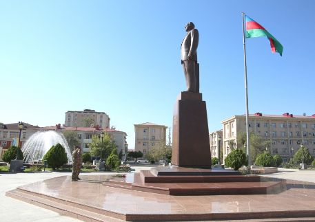 Hərbi prokuror Naxçıvanda hərbçilərlə görüşüb