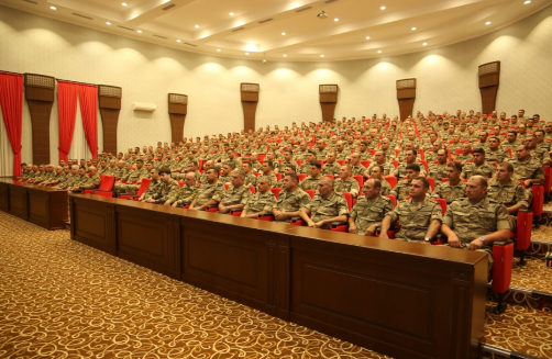 Hərbi prokuror Naxçıvanda hərbçilərlə görüşüb