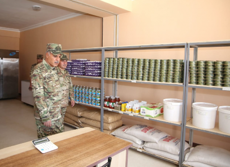 Hərbi prokuror Naxçıvanda hərbçilərlə görüşüb