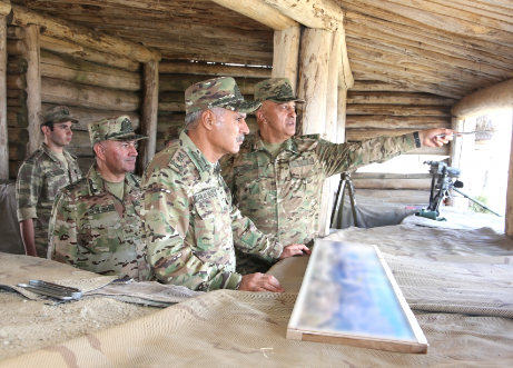 Hərbi prokuror Naxçıvanda hərbçilərlə görüşüb