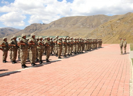 Hərbi prokuror Naxçıvanda hərbçilərlə görüşüb