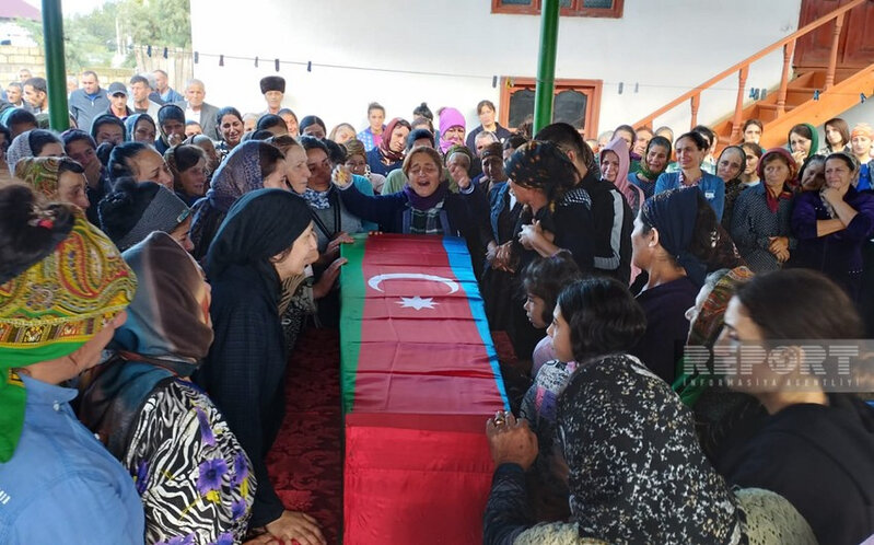 Azərbaycan Ordusunun yol qəzasında həlak olan hərbçisi Zərdabda dəfn olunub - YENİLƏNİB