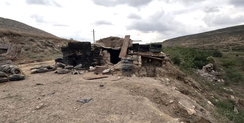 Tərtər rayonu Canyataq yaşayış məntəqəsinin yaxınlığında tərk edilmiş döyüş mövqeyi - VİDEO