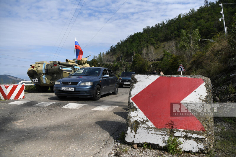 Azərbaycan polisi Qarabağın erməniəsilli sakinlərinə su paylayıb - FOTO