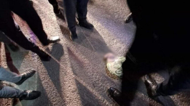 Körpəsini binadan atan qadın onu tualetdə dünyaya gətiribmiş...