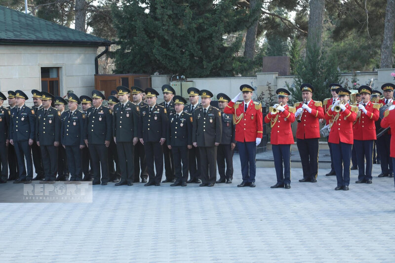 Müdafiə Nazirliyinin rəhbər heyəti Şəhidlər xiyabanını ziyarət edib - FOTO