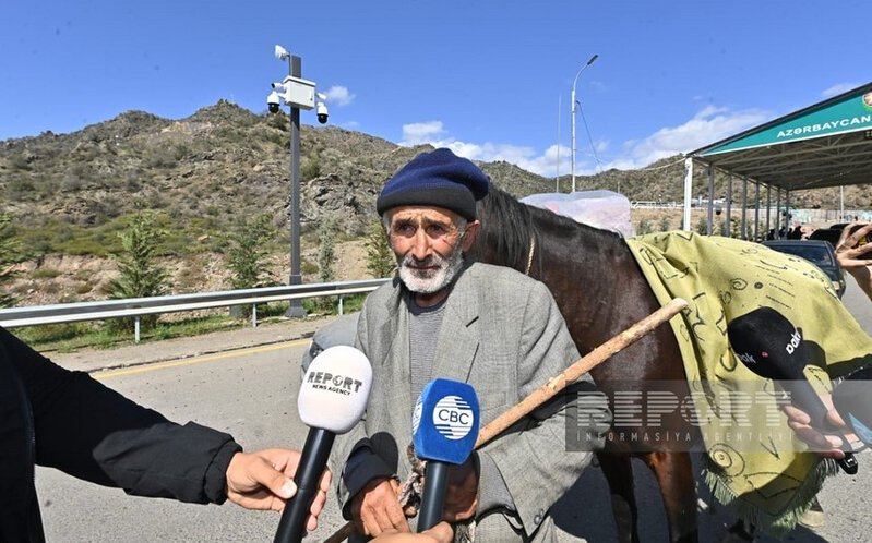 Erməniəsilli şəxs: "Qarabağ Azərbaycanındır və Azərbaycan pasportuna keçəcəyəm" - FOTO