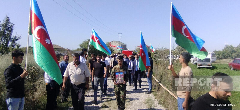 30 il əvvəl Füzulidə itkin düşən hərbçi Salyanda dəfn edilib - FOTO