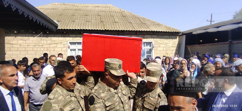 30 il əvvəl Füzulidə itkin düşən hərbçi Salyanda dəfn edilib - FOTO