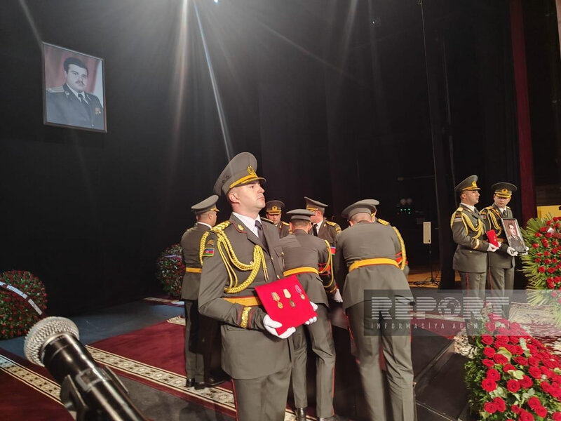 Milli Qəhrəman Riad Əhmədovla vida mərasimi keçirilir - FOTO