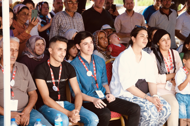 Gülben Ergen uşaq bağçasına zəlzələdə dünyasını dəyişən Taha Duymazın adını verdi - FOTO