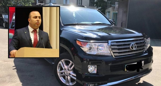 18 bal cəriməsi olan vəzifəli şəxs "Land Cruiser"lə qırmızı işıqda keçdi - Saxlanıldı