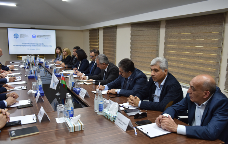 "Açıq hökumətin təşviqində və korrupsiyaya qarşı mübarizədə medianın rolu" mövzusunda dəyirmi masa keçirilib