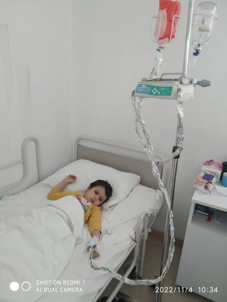 Balaca Əsma sağlamlığına qovuşub, yaşıdları ilə oynamaq istəyir - FOTO