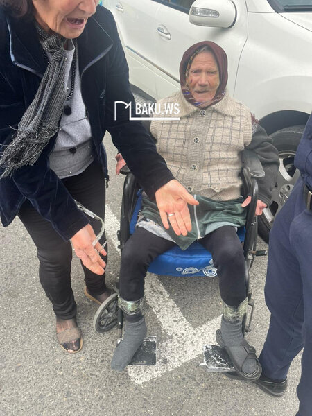 Bakıda dəhşət! - Yaşlı anasını əlil arabasına bağlayaraq dilənməyə məcbur etdi - YENİLƏNİB/FOTO