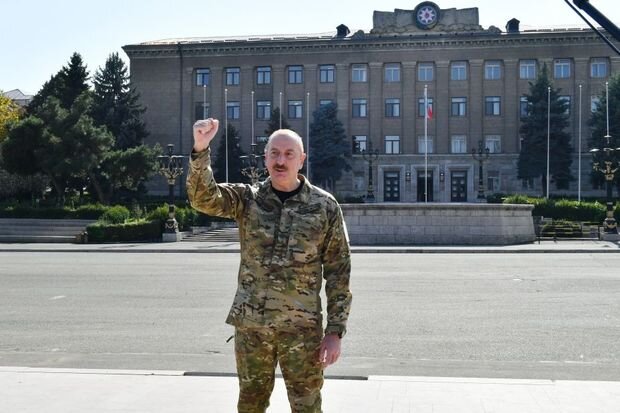 İlham Əliyev: "Biz Heydər Əliyevin 100 illiyini onun siyasətinə, tarixi irsinə hörmət göstərərək qeyd edirik"