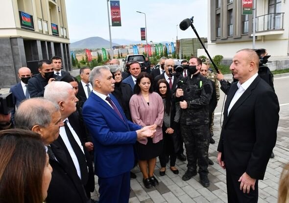 Prezident İlham Əliyev Füzuli Şəhəri Günündə yerli sakinlərlə görüşüb - YENİLƏNİB + FOTO