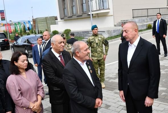 Prezident İlham Əliyev Füzuli Şəhəri Günündə yerli sakinlərlə görüşüb - YENİLƏNİB + FOTO