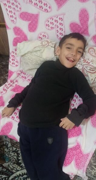 Serebral iflicdən əziyyət çəkən Ömərin anası: "Övladımın müalicəsi üçün 150 manata ehtiyacımız var" - FOTO