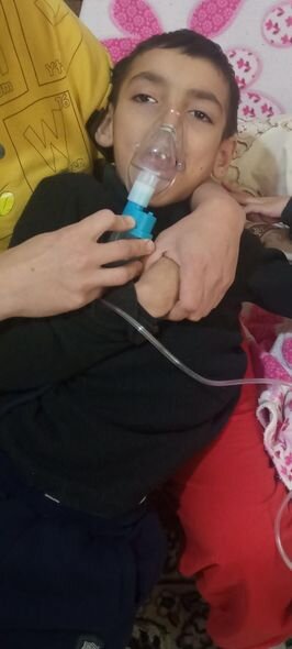 Serebral iflicdən əziyyət çəkən Ömərin anası: "Övladımın müalicəsi üçün 150 manata ehtiyacımız var" - FOTO