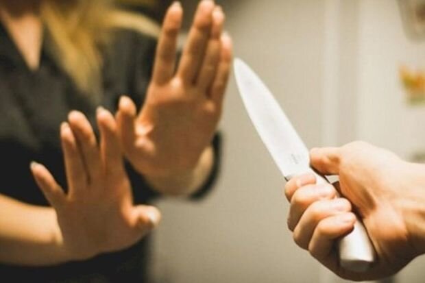 Ağdaşda DƏHŞƏT: Anasını bıçaqlayan gənc saxlanıldı - YENİLƏNİB