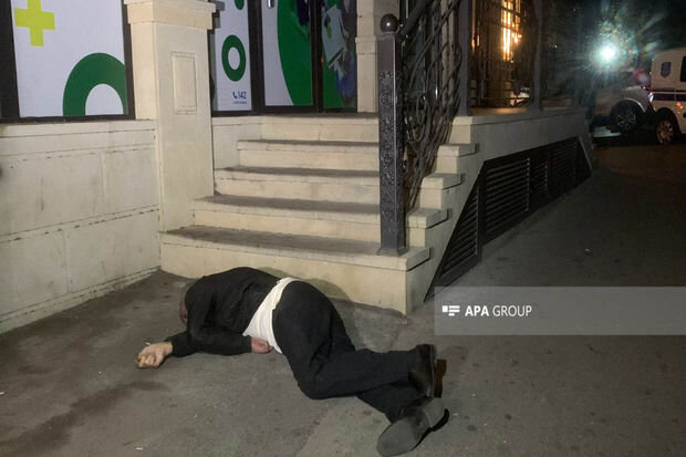 Bakıda küçədə kişi müəmmalı vəziyyətdə ölüb - FOTO