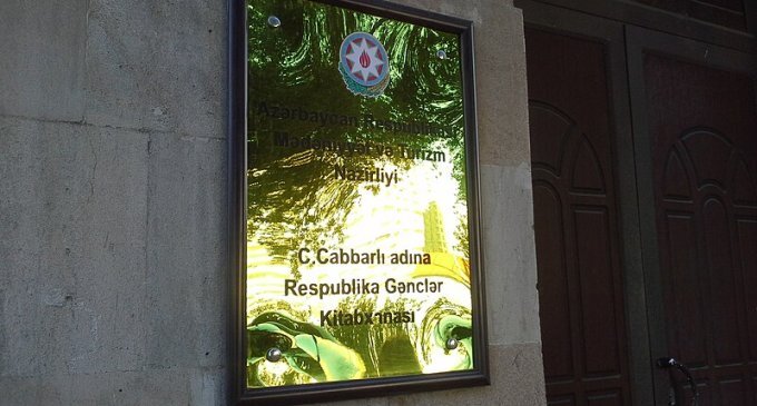 Gənclər Kitabxanasında şübhəli satınalma - Təmiri aparan kimdir?