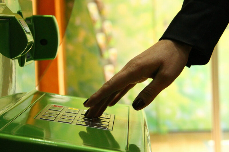 "Keçən həftədən banklararası kartlarla olan əməliyyatlara komissiya haqları azaldılıb" - Mərkəzi Bankın sədri