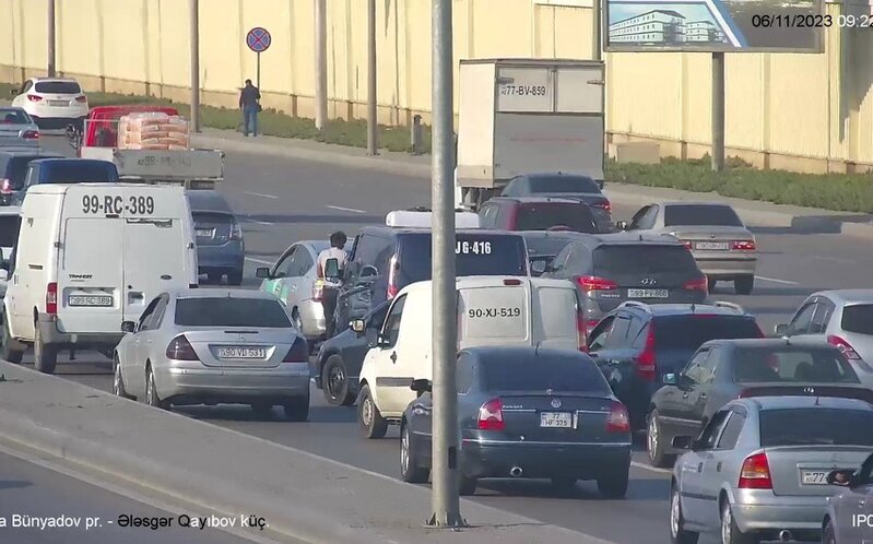 Ziya Bünyadov prospektində qəza sıxlığa səbəb olub