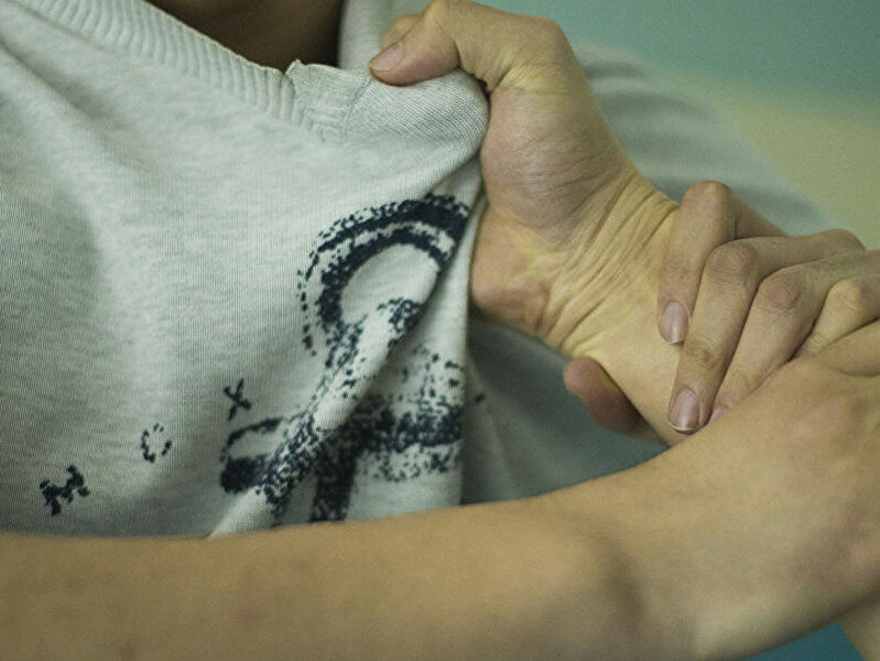 Evində yarıçılpaq işləyən ustanı döyən kişinin şikayəti təmin olunmadı