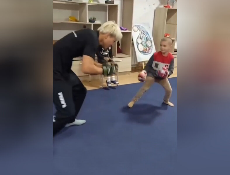 Məşhur MMA döyüşçüsü Bakıda uşaq sığınacağında olub - VİDEO