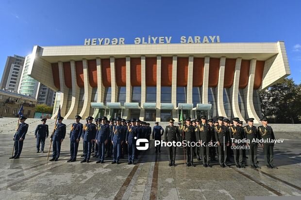 Bakıda Zəfər Günü ilə əlaqədar hərbi qulluqçuların yürüşü iki marşrut üzrə başa çatıb - YENİLƏNİR + FOTO/CANLI