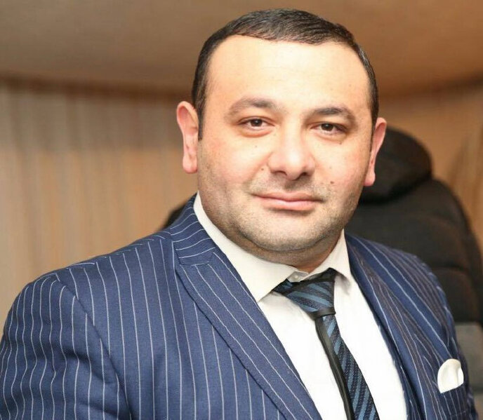 Aşıq Namiq qadına söz atdı, döyüldü