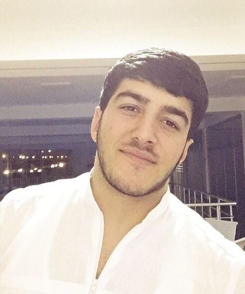 Beynində törəmə aşkarlanan Əlinin atası fəryad edir: "Əli çox gəncdir, onunla bağlı çox arzularım var" - FOTO