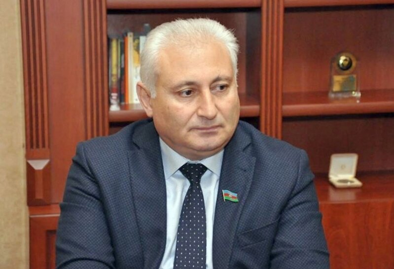 Hikmət Babaoğlu deputatların kompüterlərinin yenilənməsini istəyib