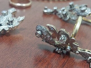 Gəncədə 6 min dolları və 40 min manatlıq qızıl oğurlayan qadın saxlanılıb - FOTO