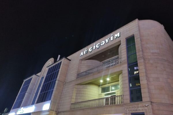 "Ağ Çiçəyim" Şadlıq Sarayı piyadaları təhlükəyə atdı (FOTO)