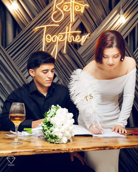 Sevil Gəncə terrorunda onu dağıntılar altından çıxaran oğlanla ailə qurdu - Fotolar