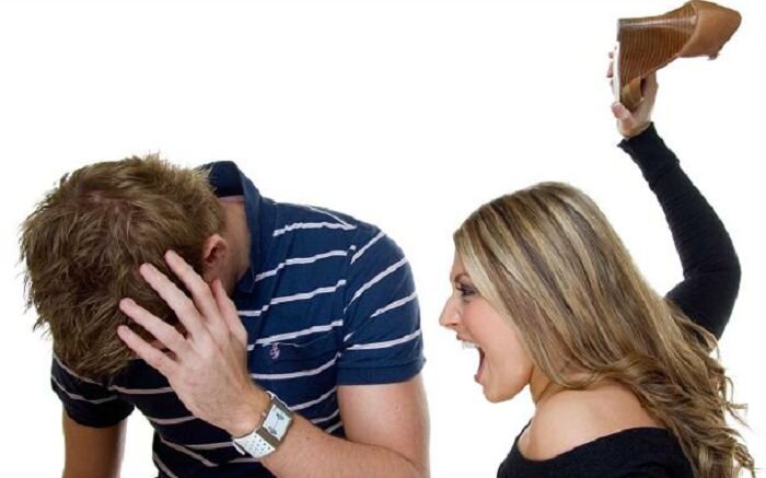 Ailələr arasında ədavət: Qadın qaynı oğlunu küçədə döydü