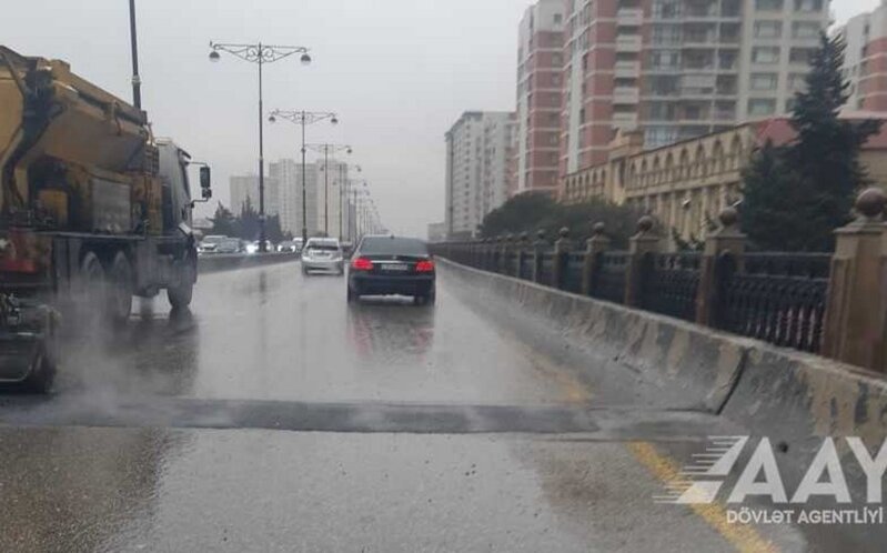 AAYDA: "Bakıda yol ötürücüsü üzərində yaranmış aşınma aradan qaldırılıb"