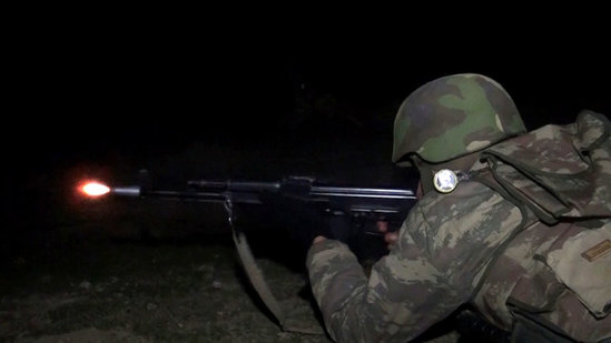 Azərbaycan ordusu gecə vaxtı döyüş hazırlığına gətirildi - VİDEO