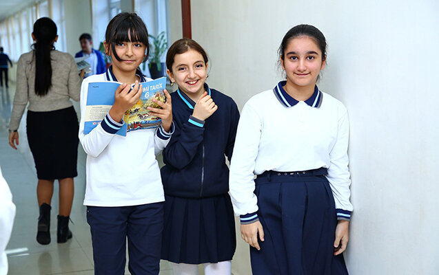 47854 şagirdin məktəbi dəyişildi