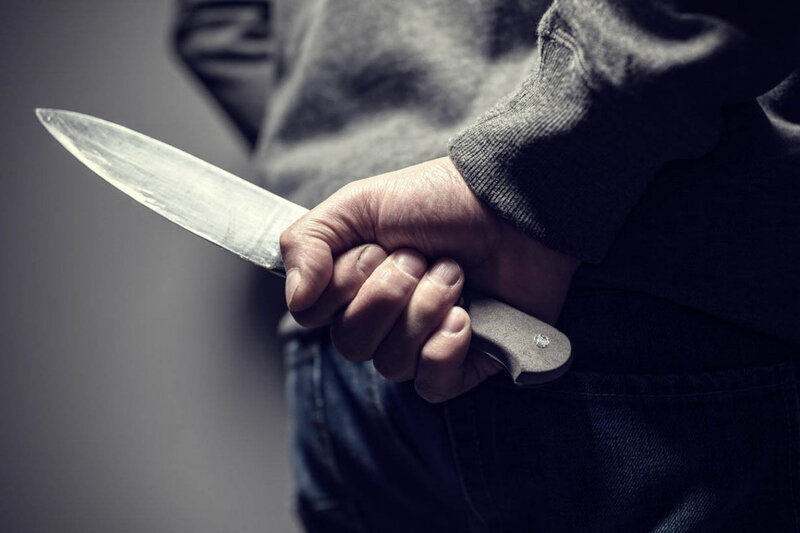 Bakıda 20 yaşlı Aytacı keçmiş əri küçənin ortasında bıçaqladı