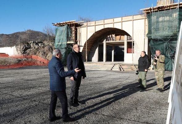 Prezident Daşaltı kənd məscidinin tikintisi ilə tanış olub - FOTO