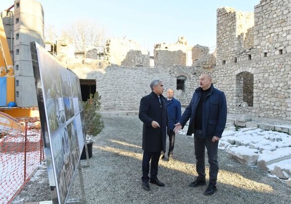 İlham Əliyev Şuşada Aşağı Gövhər Ağa məscidində aparılan bərpa işləri ilə tanış olub - FOTO