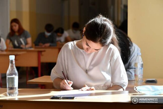 Ermənistan Qarabağdan köçmüş tələbələrin təhsil haqqının ödənilməsi barədə qərar qəbul edib